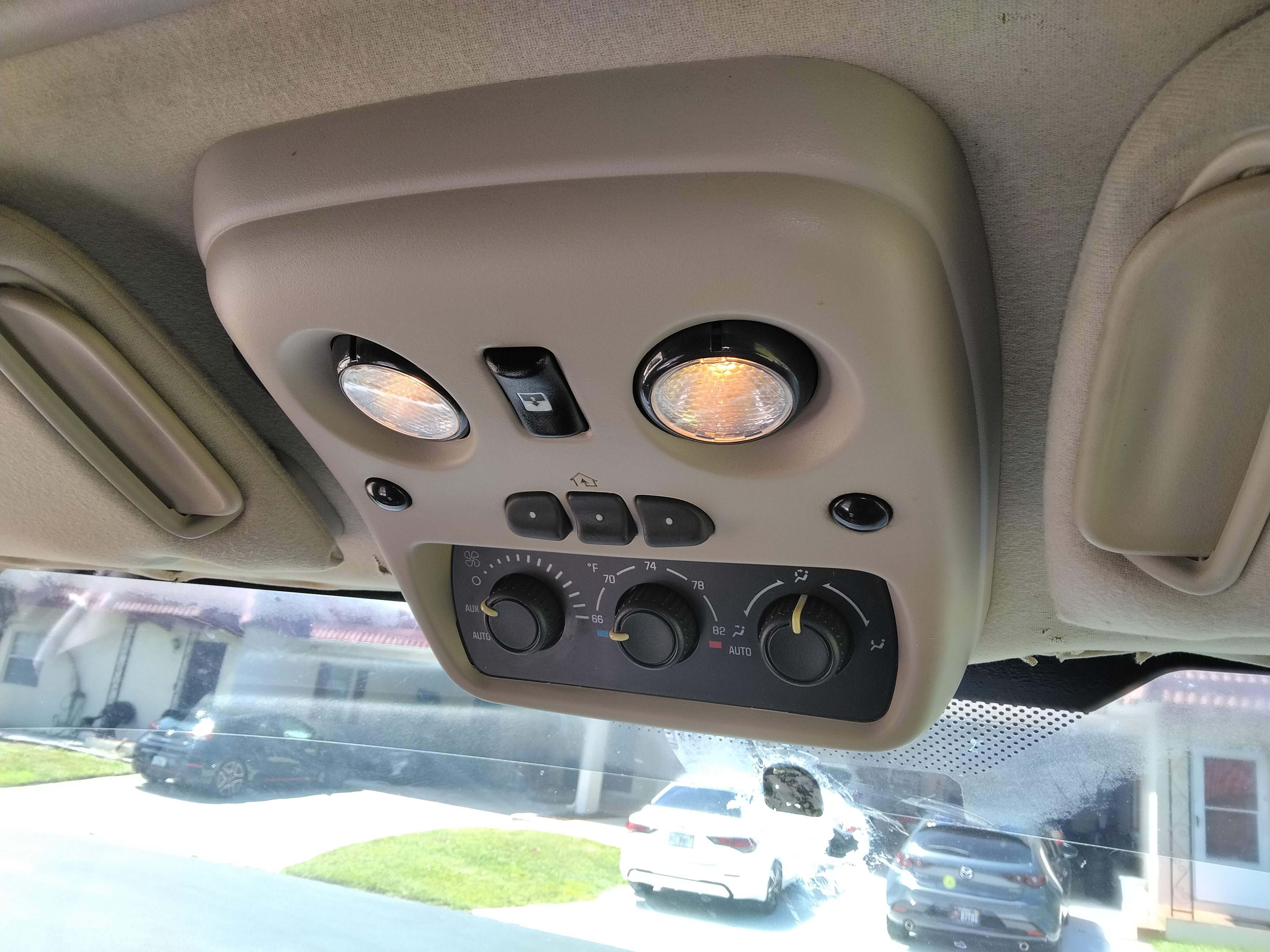 Used 2005 Chevrolet Tahoe LT w/ LT Preferred Equipment Group RWD image 11