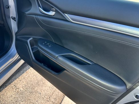 Used 2016 Honda Civic Touring image 10
