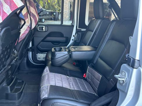 Used 2023 Jeep Wrangler Unlimited Rubicon image 10