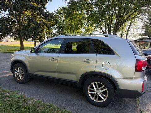 Used 2014 Kia Sorento LX FWD image 10