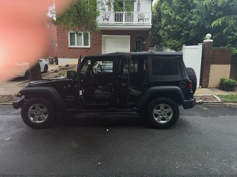 Used 2010 Jeep Wrangler Unlimited Sport image 8