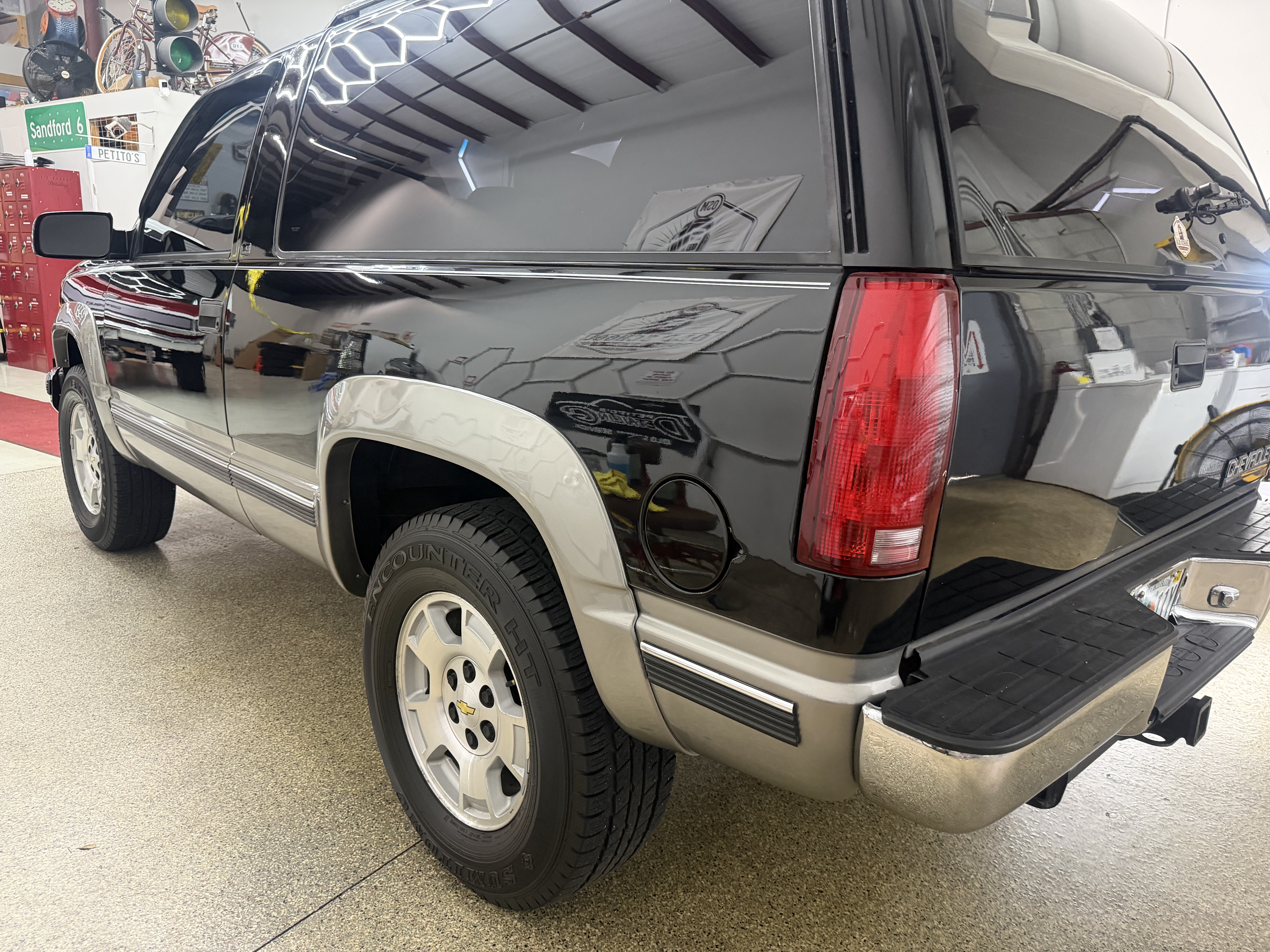 Used 1995 Chevrolet Tahoe 4WD 2-Door image 11