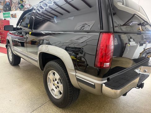 Used 1995 Chevrolet Tahoe 4WD 2-Door image 11