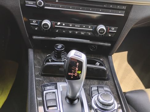 Used 2012 BMW 750i image 9