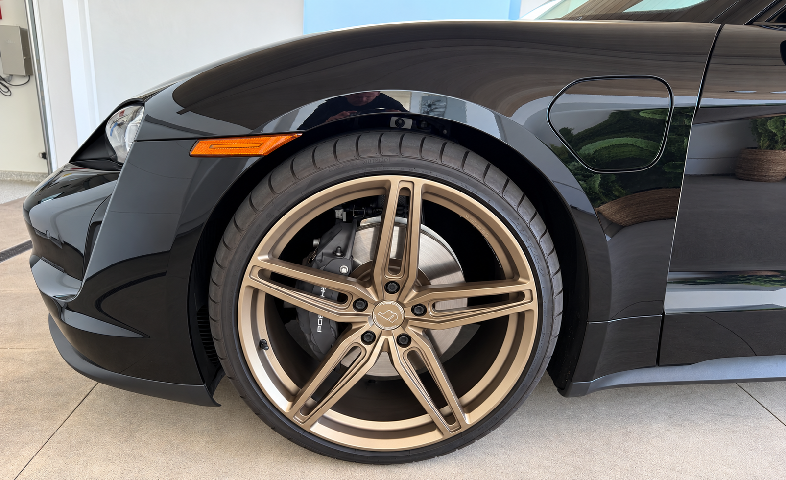 Used 2022 Porsche Taycan RWD image 9
