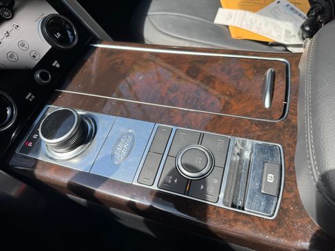 Used 2022 Land Rover Range Rover image 25