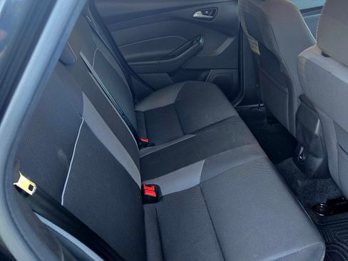 Used 2014 Ford Focus SE w/ SE Winter Package image 11