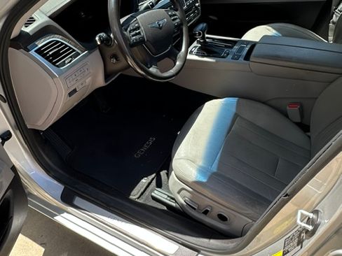 Used 2018 Genesis G80 3.8 RWD image 9