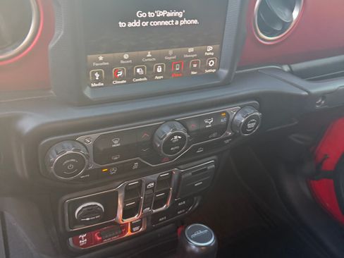 Used 2022 Jeep Gladiator Rubicon w/ LED Lighting Group image 12