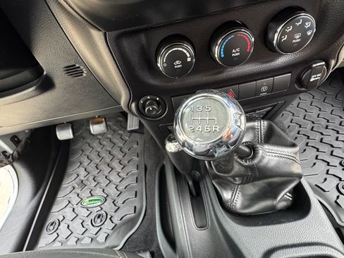 Used 2017 Jeep Wrangler Unlimited Sahara w/ Connectivity Group image 13