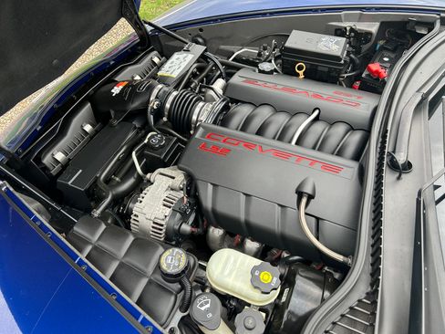 Used 2006 Chevrolet Corvette Coupe w/ Preferred Equipment Group RWD image 14