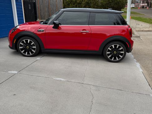 Used 2024 MINI Cooper SE image 6