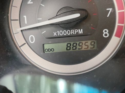 Used 2004 Toyota Sienna XLE Limited image 2