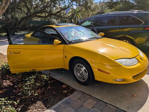 Used 2001 Saturn S-Series SC2 image 13