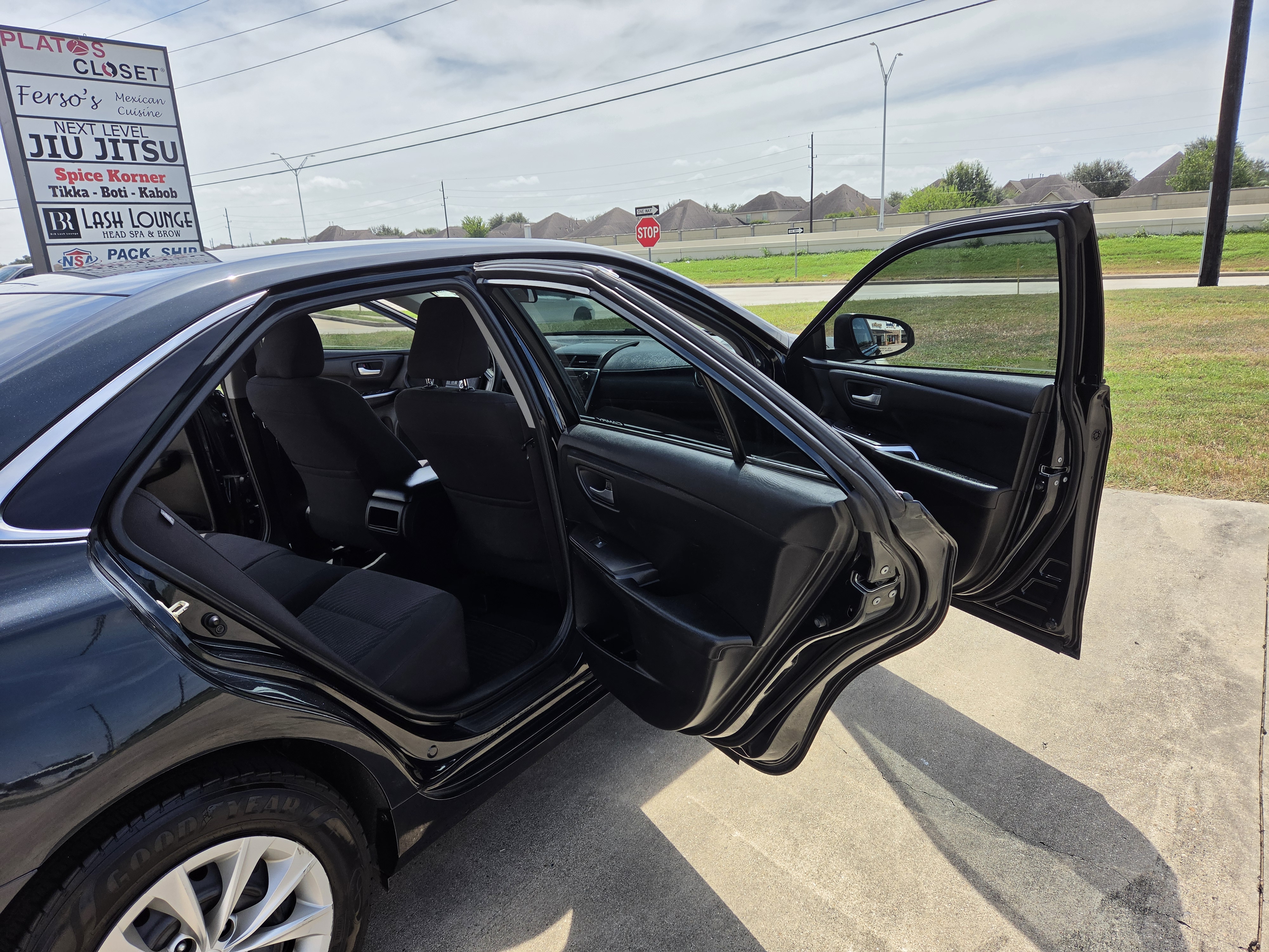 Used 2017 Toyota Camry LE FWD image 15