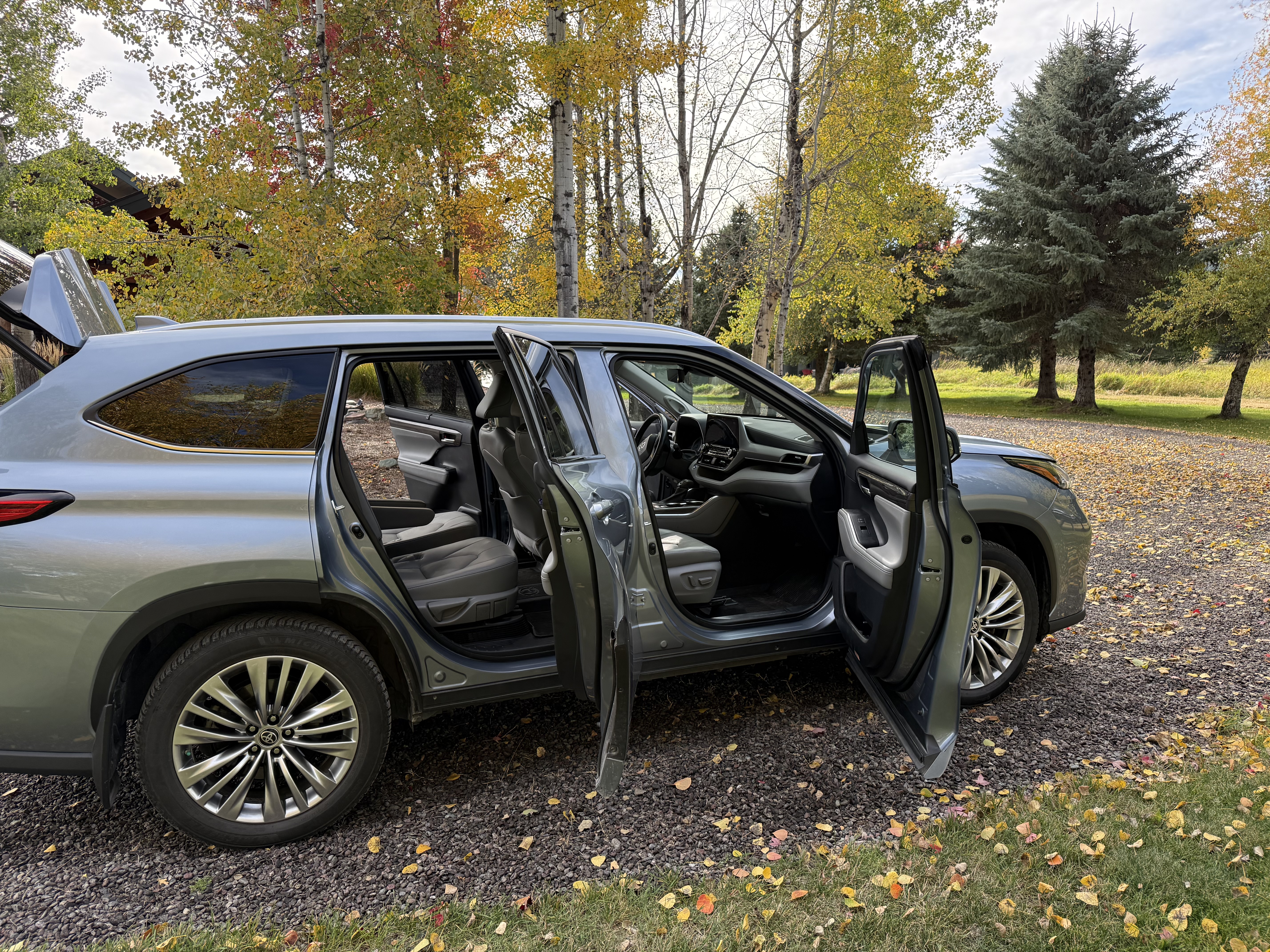 Used 2022 Toyota Highlander Platinum AWD/4WD image 9