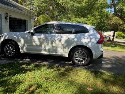 Used 2018 Volvo XC60 T5 Momentum w/ Advanced Package