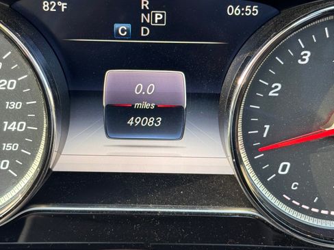 Used 2019 Mercedes-Benz E 450 4MATIC Cabriolet image 2