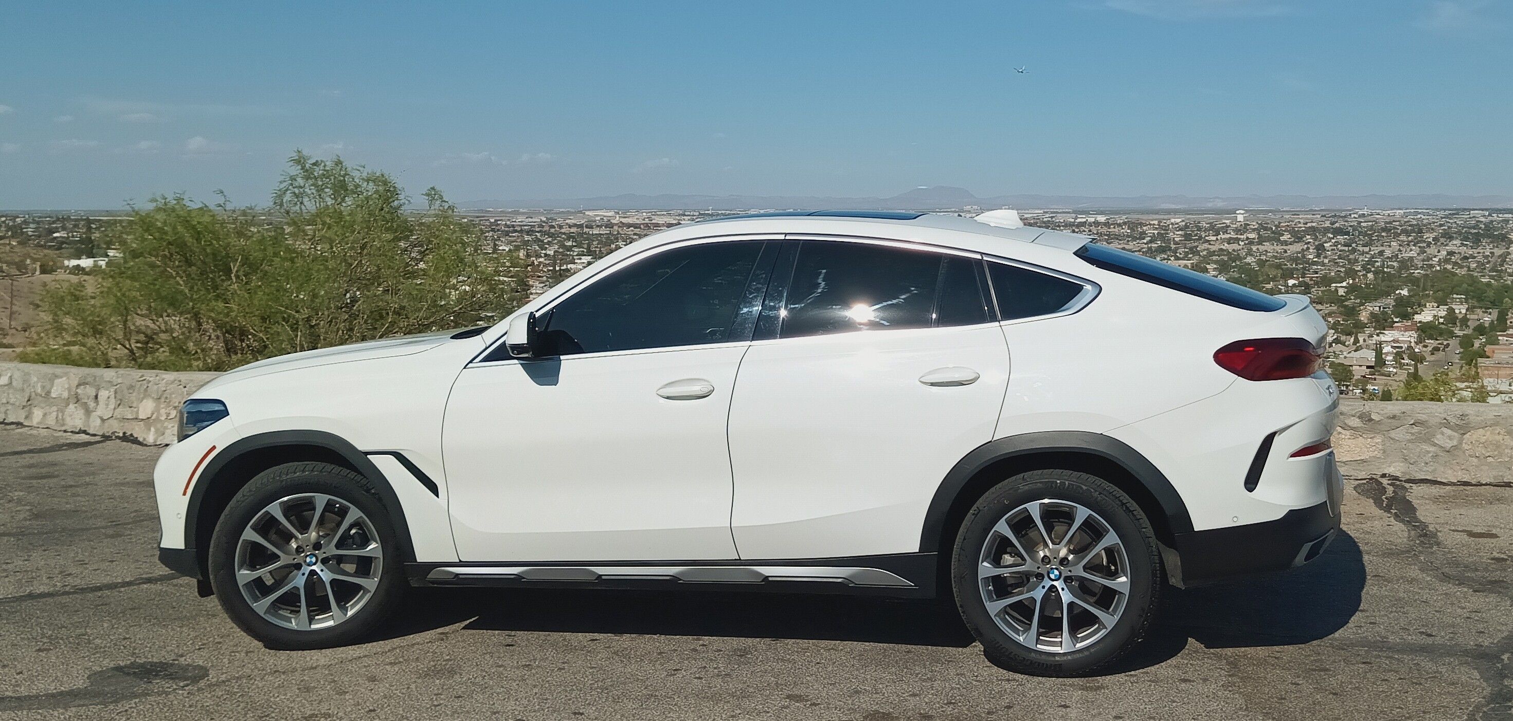 Used 2020 BMW X6 sDrive40i w/ Premium Package RWD image 14