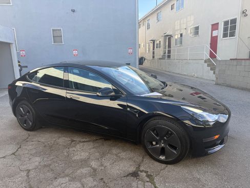 Used 2021 Tesla Model 3 Standard Range Plus image 5