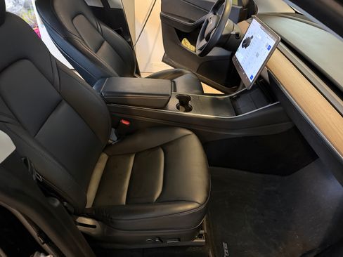 Used 2021 Tesla Model Y Long Range image 10