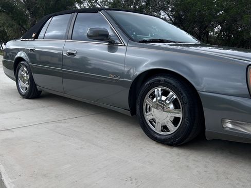 Used 2004 Cadillac De Ville Sedan w/ Equipment Group image 1