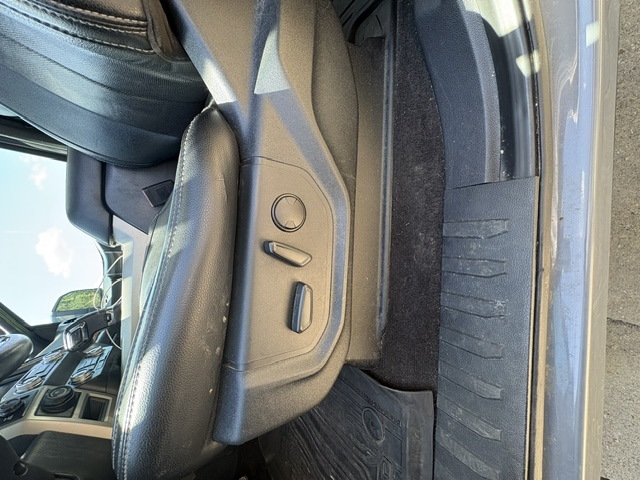 Used 2019 Ford F150 Lariat w/ Equipment Group 502A Luxury AWD/4WD image 32