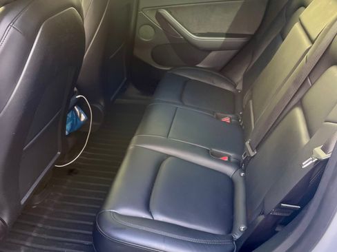 Used 2021 Tesla Model Y Long Range image 9