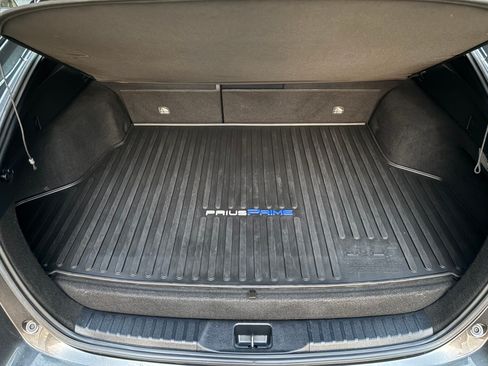 Used 2017 Toyota Prius Prime Premium image 9