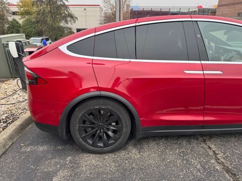 Used 2020 Tesla Model X Long Range image 9