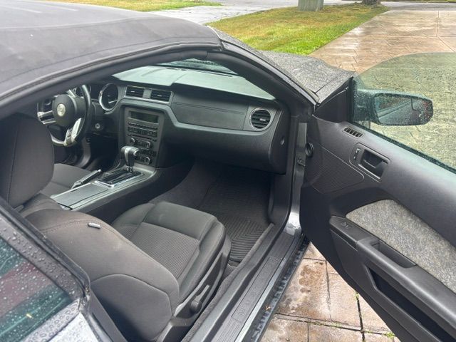 Used 2011 Ford Mustang GT RWD image 4