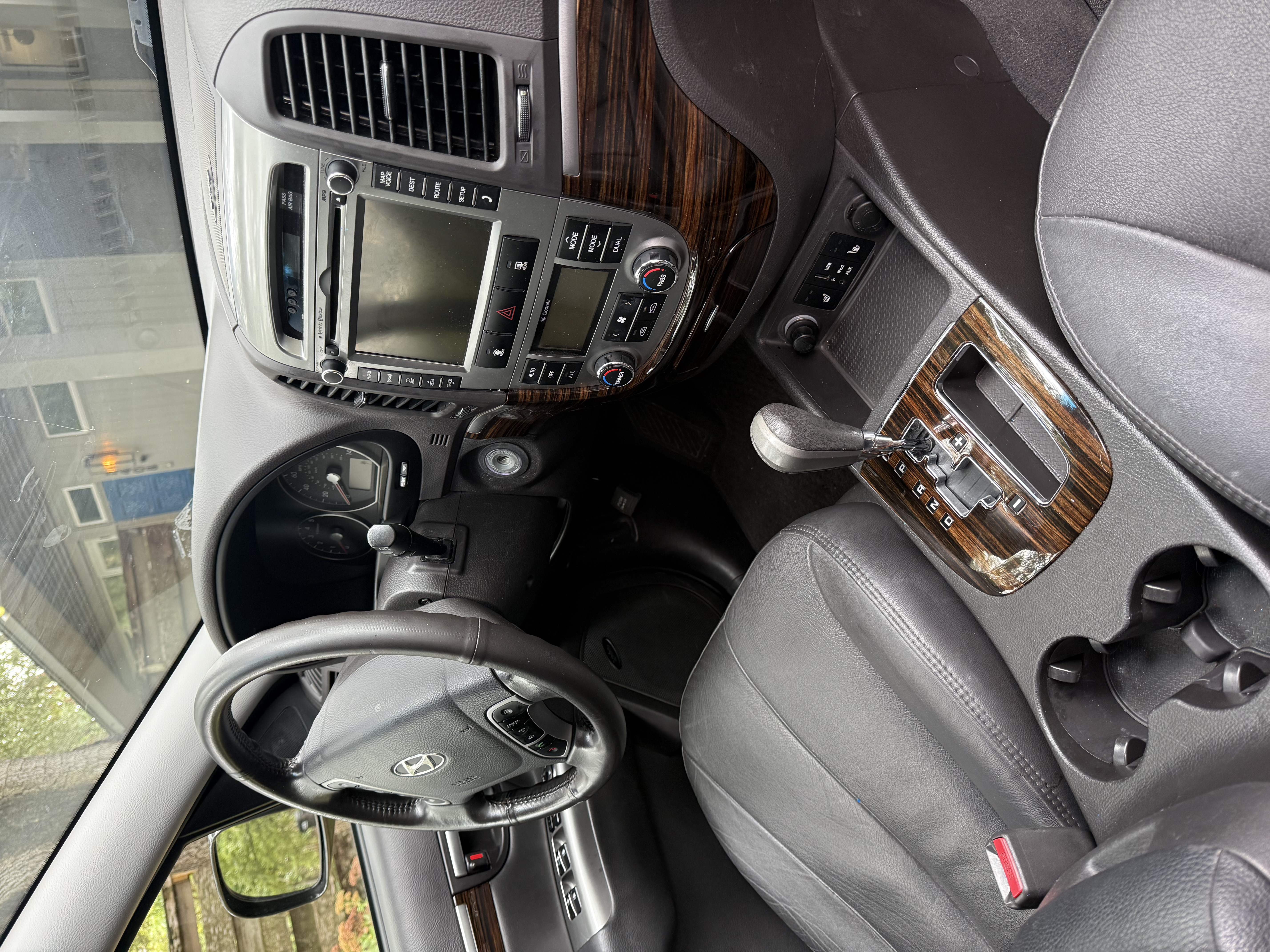 Used 2011 Hyundai Santa Fe Limited w/ Navigation Pkg 4 FWD image 6