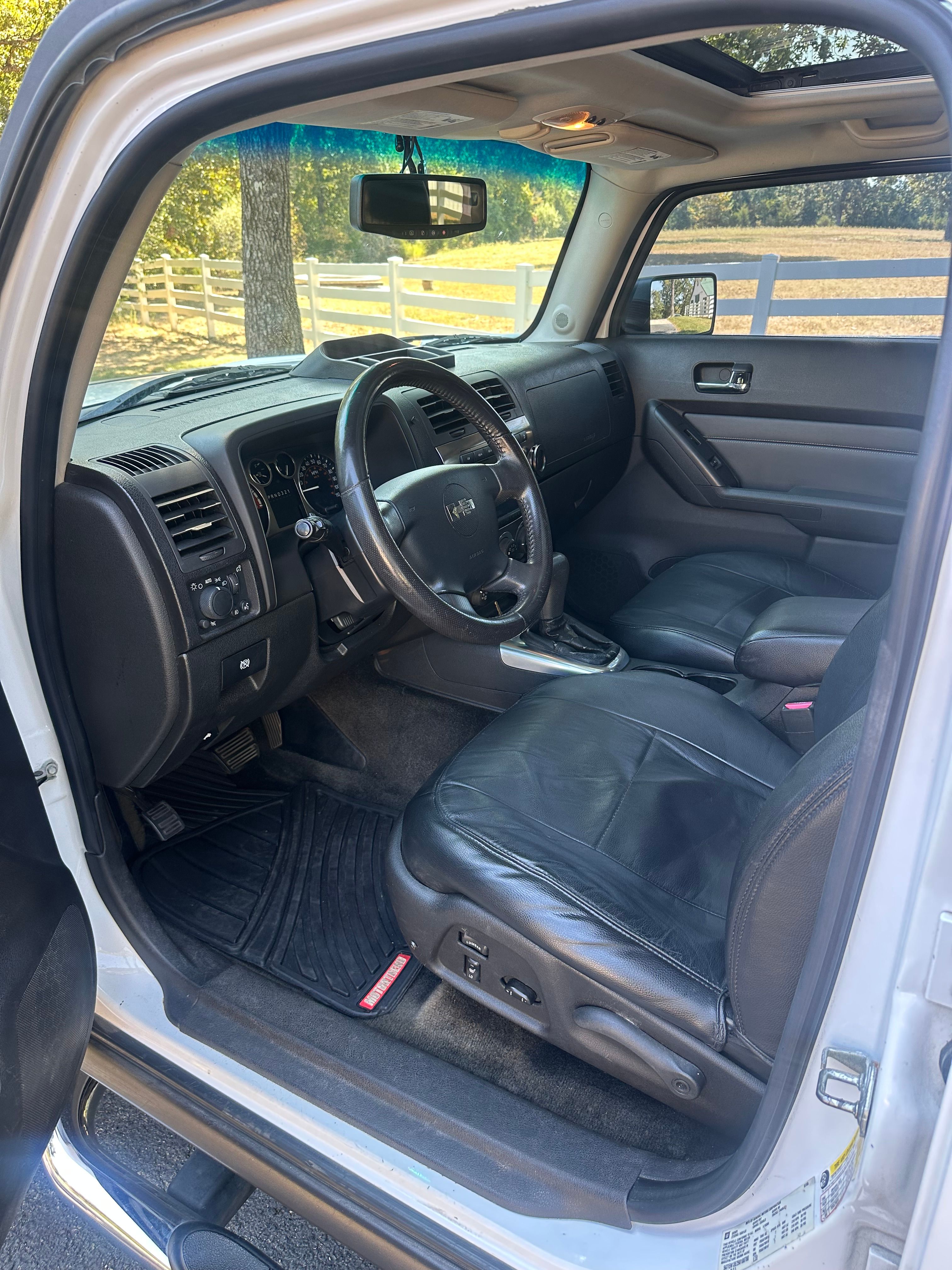 Used 2009 HUMMER H3 Luxury AWD/4WD image 6