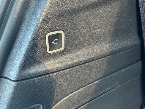 Used 2025 Chrysler Pacifica Select image 30