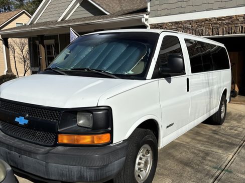 Used 2004 Chevrolet Express 3500 Extended Passenger image 4