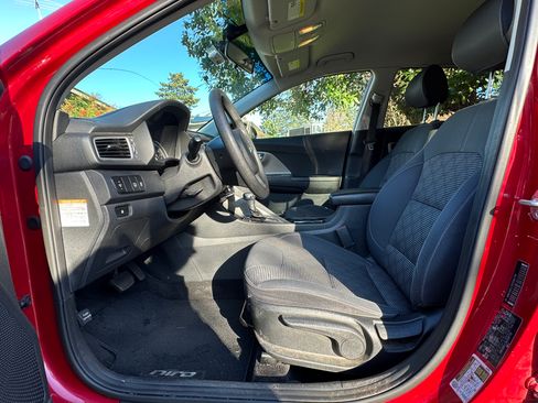 Used 2019 Kia Niro LX image 14