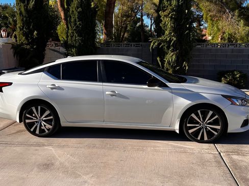 Used 2020 Nissan Altima 2.5 SR image 1