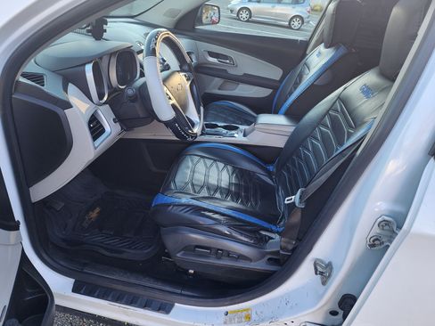 Used 2010 Chevrolet Equinox LT w/ Chrome Appearance Package image 8