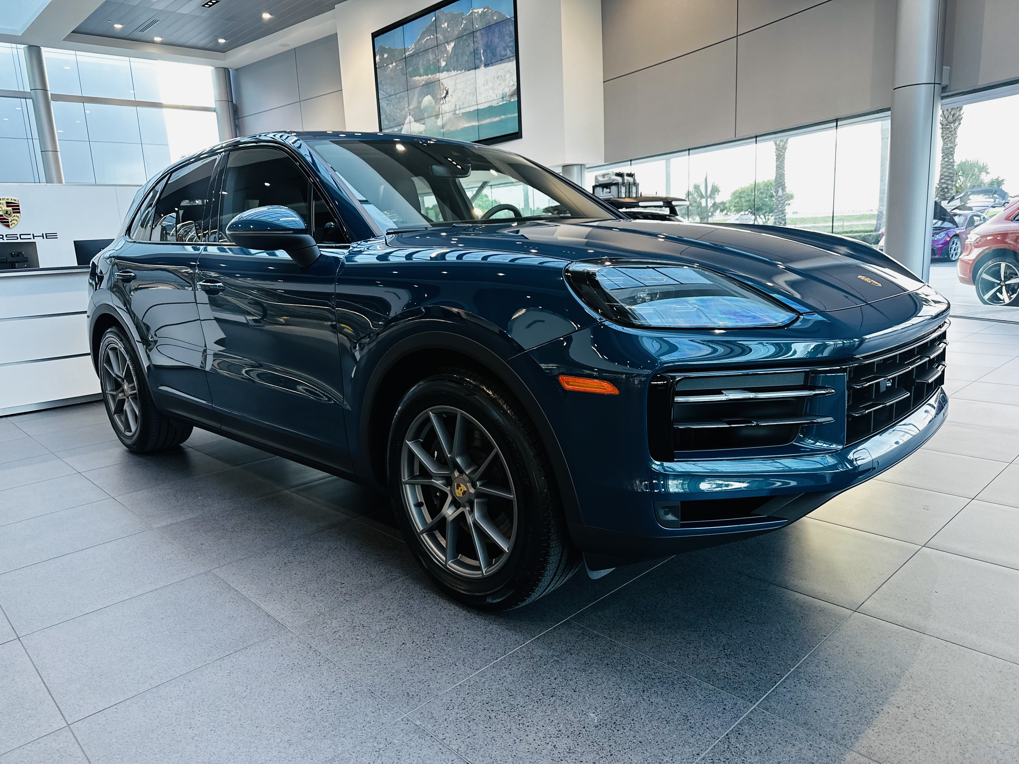 Used 2024 Porsche Cayenne AWD/4WD image 1
