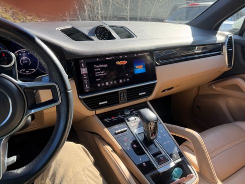 Used 2021 Porsche Cayenne E-Hybrid image 5