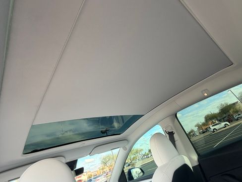 Used 2025 Tesla Model Y Performance image 5