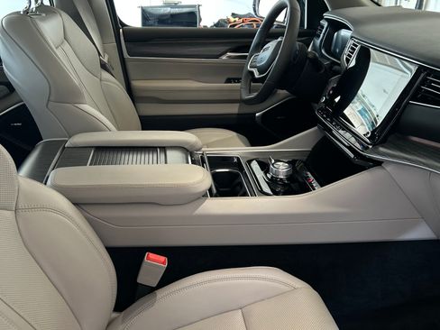 Used 2024 Jeep Wagoneer Series II w/ Premium Group I image 8