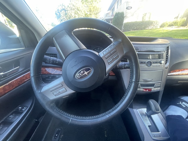 Used 2011 Subaru Outback 2.5i Limited w/ PWR Moonroof Pkg AWD/4WD image 4