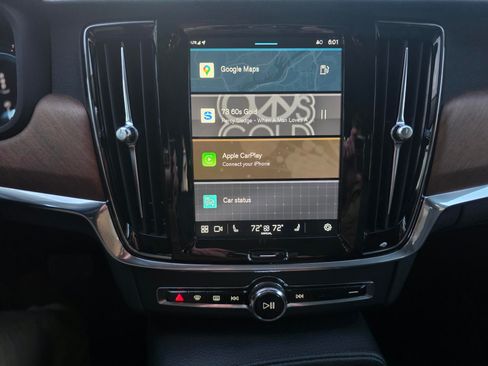 Used 2022 Volvo S90 B6 Momentum image 22