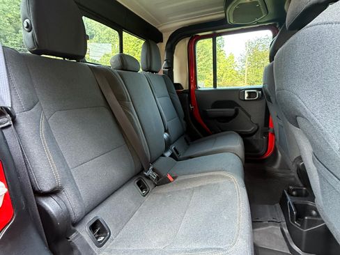 Used 2024 Jeep Gladiator Sport AWD/4WD image 17
