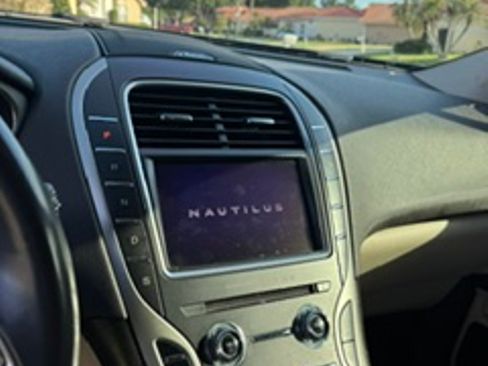 Used 2020 Lincoln Nautilus Reserve FWD image 4