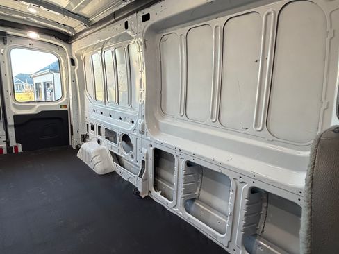 Used 2018 Ford Transit 150 148 Medium Roof image 27