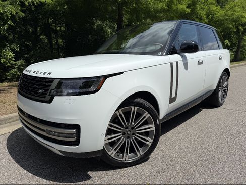 Used 2025 Land Rover Range Rover SE AWD/4WD image 2