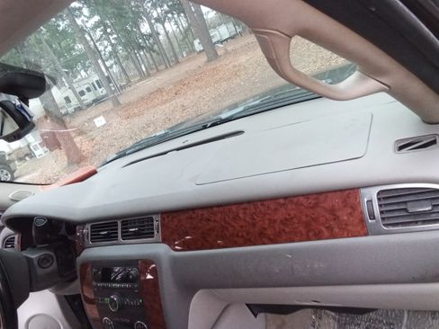 Used 2007 Chevrolet Avalanche LTZ w/ LTZ Preferred Equipment Group image 17