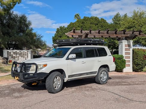 Used 2013 Toyota Land Cruiser image 12